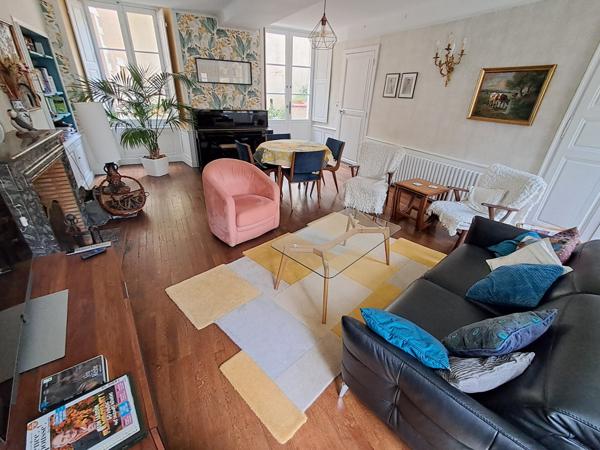 Maison 11 pièce(s) 6 chambre(s) 219 m²