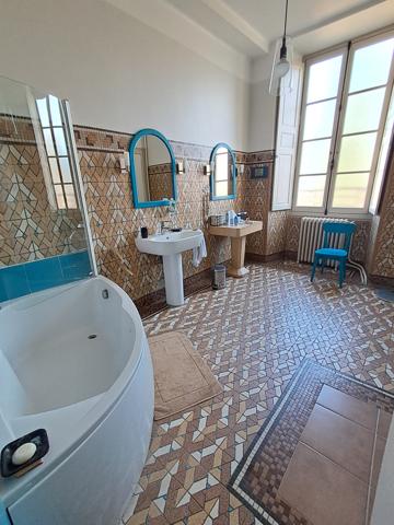 Maison 11 pièce(s) 6 chambre(s) 219 m²