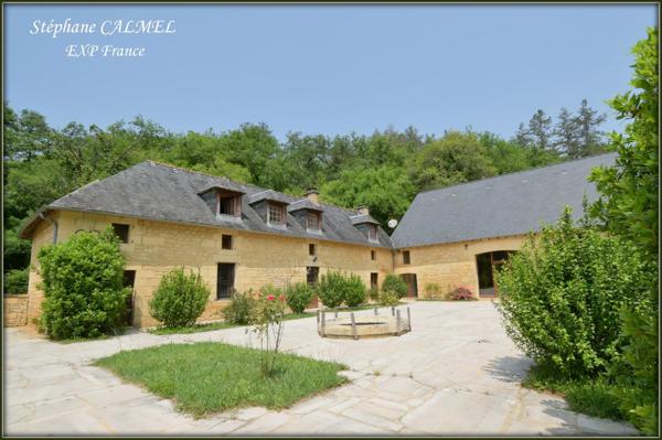 15 mns de Sarlat - Propriété en pierre - Dépendances - Piscine - Terrain 2 200 m²