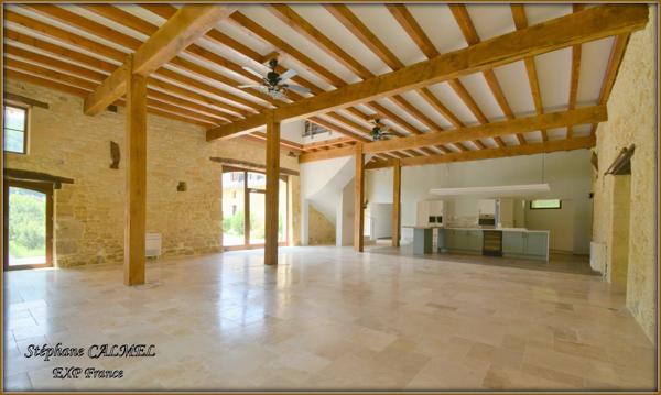 15 mns de Sarlat - Propriété en pierre - Dépendances - Piscine - Terrain 2 200 m²