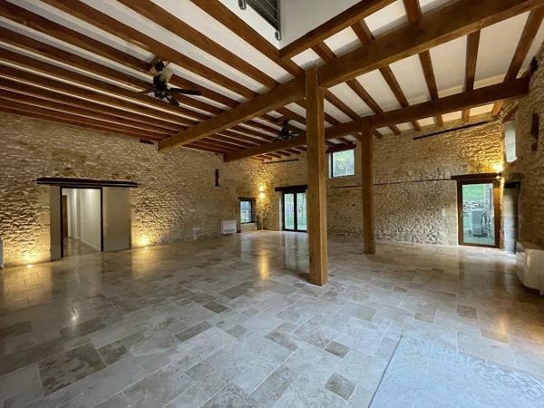 15 mns de Sarlat - Propriété en pierre - Dépendances - Piscine - Terrain 2 200 m²