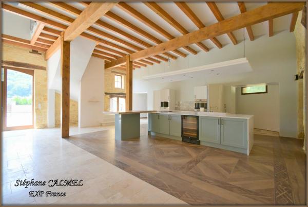 15 mns de Sarlat - Propriété en pierre - Dépendances - Piscine - Terrain 2 200 m²