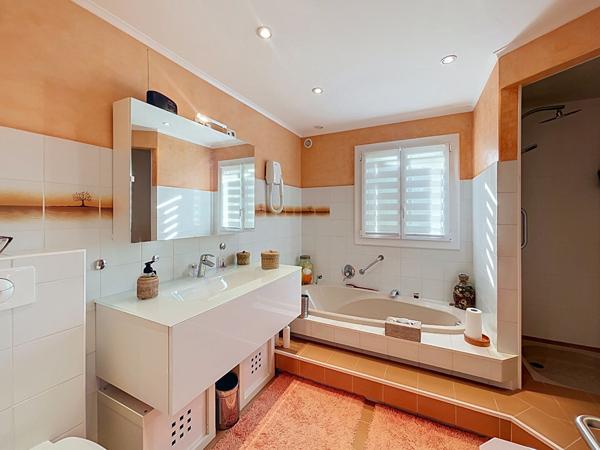 Grasse Saint-François, Maison Grasse 5 pièces140 m2, 1510 m2 de terrain avec piscine