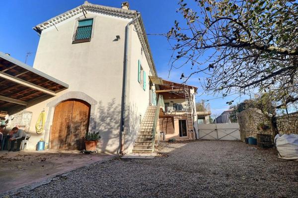 Maison en pierre avec studio + vastes dépendances ? Fort potentiel ? Lanas (07200)