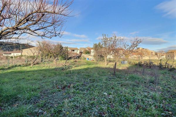 Maison en pierre avec studio + vastes dépendances ? Fort potentiel ? Lanas (07200)