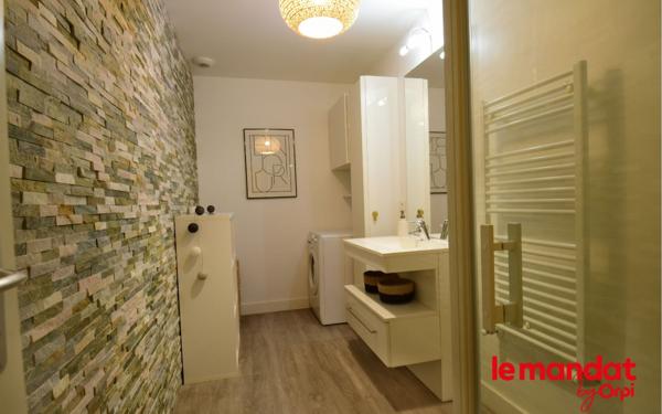 Appartement à louer    4 pièces • 82,70 m2 Bègles