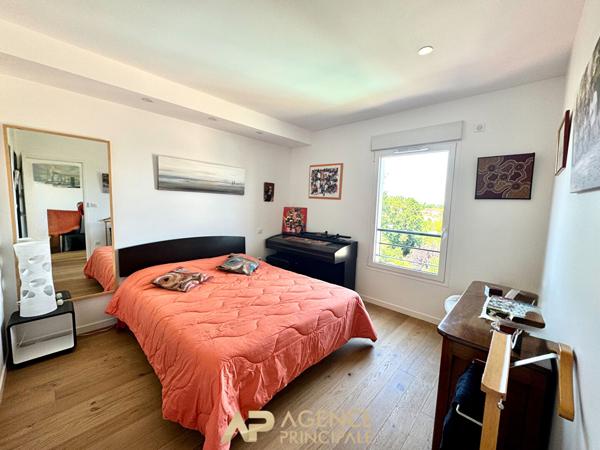 Appartement T3 bis - 110m2 - Dernier étage avec terrasse - Box et parking - La Genette 790 000 € **  - Référence  JH742D3