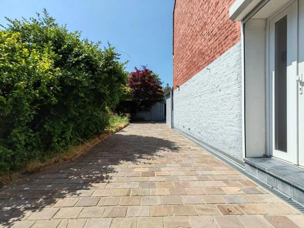 Exclusivité – Maison semi-mitoyenne avec cachet, garage & jardin S/O – Marcq Centre