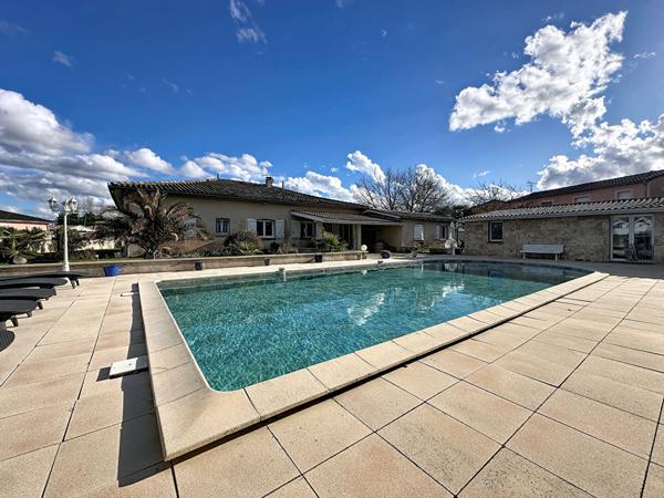 Maison à vendre Montauban(82) plain pied, garages, piscine, 4 chambres