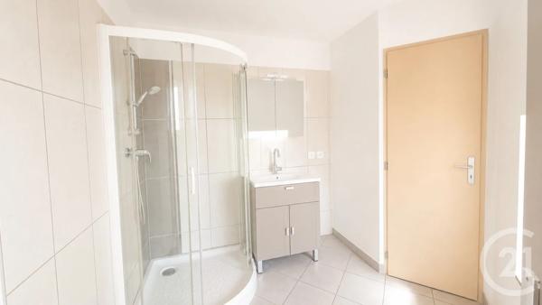 Appartement T3 à vendre  3 pièces - 59,02 m 2   CHAMBERY  - 73