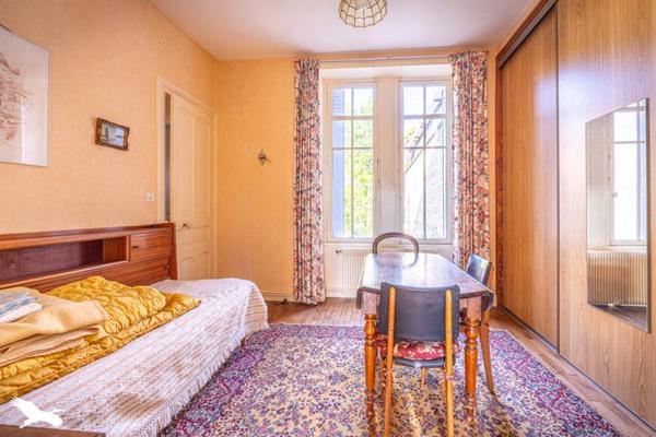 Maison à vendre |  Niort |  10 pièces | 244 m²