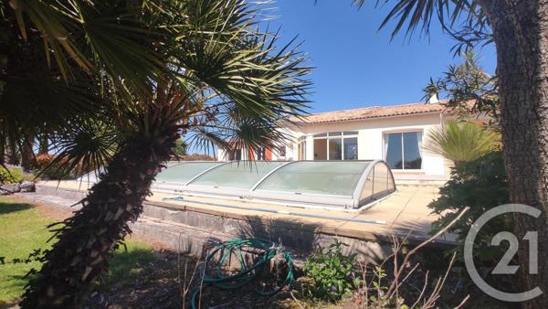 Maison à vendre  5 pièces - 179 m2 SAINTES - 17