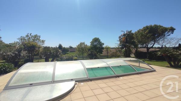 Maison à vendre  5 pièces - 179 m2 SAINTES - 17