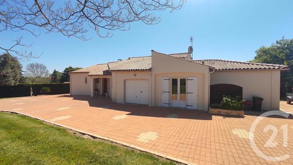 Maison à vendre  5 pièces - 179 m2 SAINTES - 17