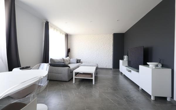 Appartement à vendre    4 pièces • 85,69 m2 Montluel