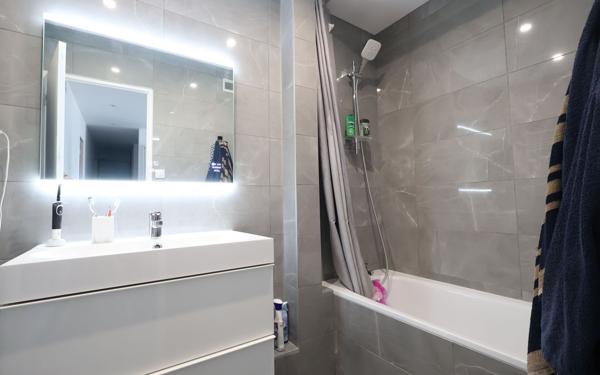 Appartement à vendre    4 pièces • 85,69 m2 Montluel