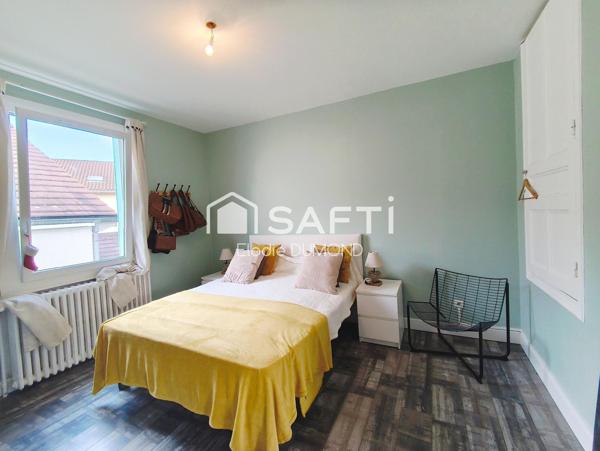 Jolie maison d'une surface habitable de 79 m2 avec terrain attenant de 465 m2.