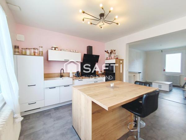 Jolie maison d'une surface habitable de 79 m2 avec terrain attenant de 465 m2.