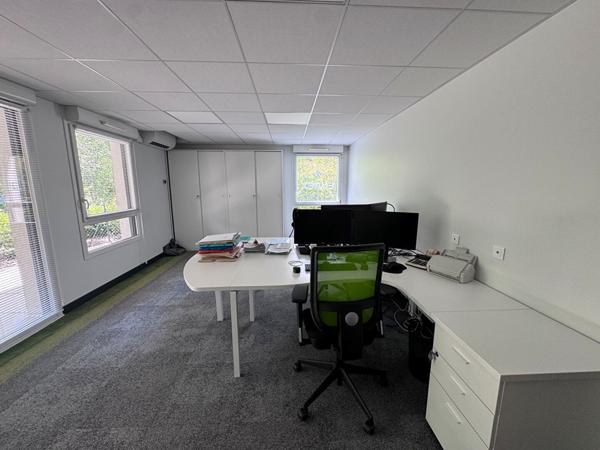 BUREAUX 167 m² DIVISIBLES AVEC 3 PARKINGS ? RUMILLY - RUMILLY