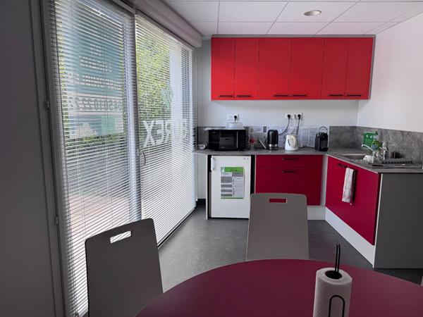 BUREAUX 167 m² DIVISIBLES AVEC 3 PARKINGS ? RUMILLY - RUMILLY