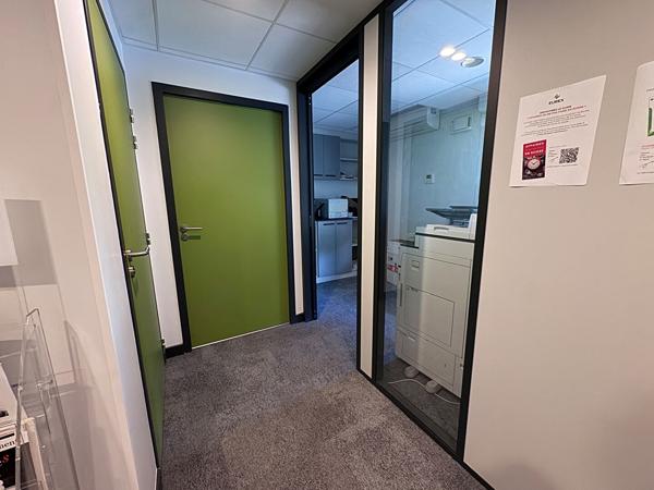 BUREAUX 167 m² DIVISIBLES AVEC 3 PARKINGS ? RUMILLY - RUMILLY