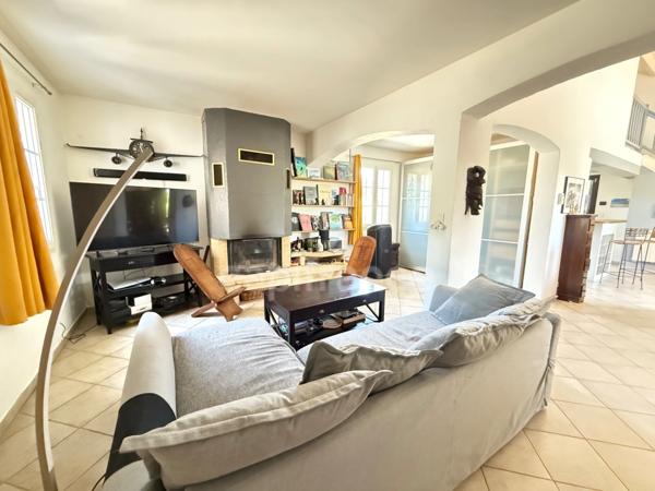 Maison 170 m2 à vendre piscine parcelle 4426 m2 LA TOUR D'AIGUES (84)