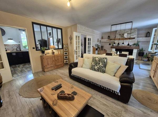 Maison T6 de plain-pied de 138m2 avec dépendance, piscine et jardin