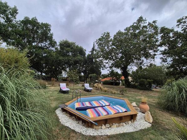 Maison T6 de plain-pied de 138m2 avec dépendance, piscine et jardin