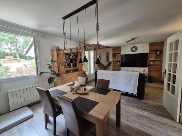 Maison T6 de plain-pied de 138m2 avec dépendance, piscine et jardin