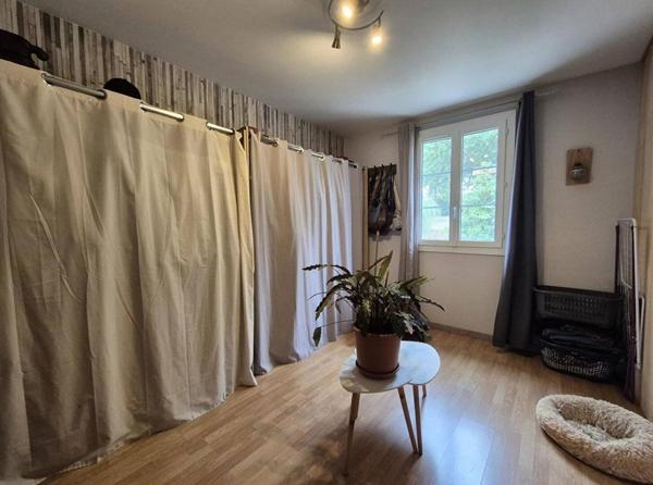 Maison T6 de plain-pied de 138m2 avec dépendance, piscine et jardin