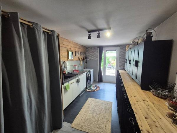 Maison T6 de plain-pied de 138m2 avec dépendance, piscine et jardin