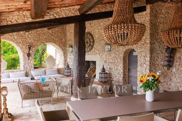 L'Excellence d'une villa d'architecte face à la Méditerranée