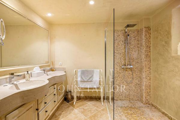 L'Excellence d'une villa d'architecte face à la Méditerranée