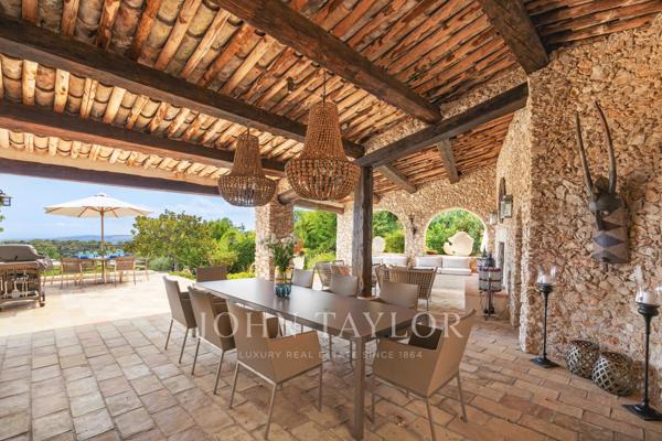 L'Excellence d'une villa d'architecte face à la Méditerranée