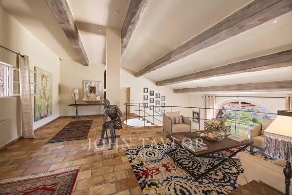 L'Excellence d'une villa d'architecte face à la Méditerranée