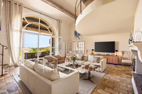 L'Excellence d'une villa d'architecte face à la Méditerranée