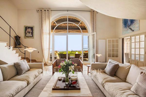 L'Excellence d'une villa d'architecte face à la Méditerranée