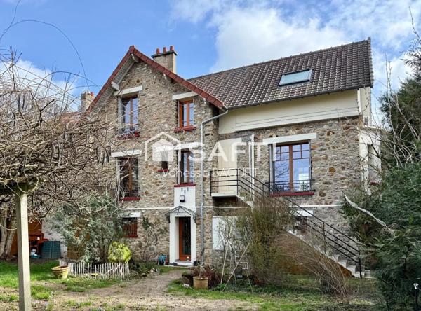 Élégante maison familiale de 178 m², 4 chambres, idéalement située proche gare et commerces.