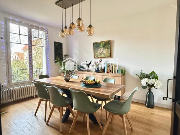 Élégante maison familiale de 178 m², 4 chambres, idéalement située proche gare et commerces.