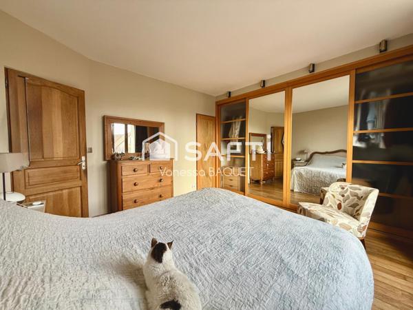 Élégante maison familiale de 178 m², 4 chambres, idéalement située proche gare et commerces.