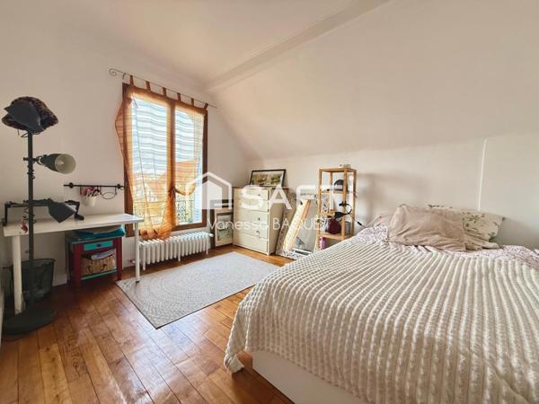 Élégante maison familiale de 178 m², 4 chambres, idéalement située proche gare et commerces.