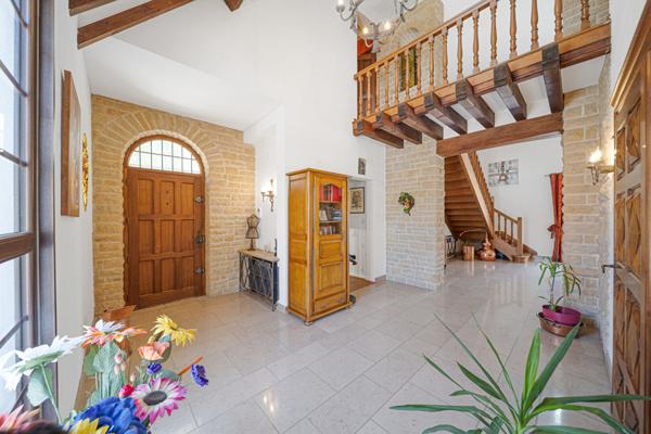 Belle propriété de 274 m² à Givry avec vue sur le vignoble