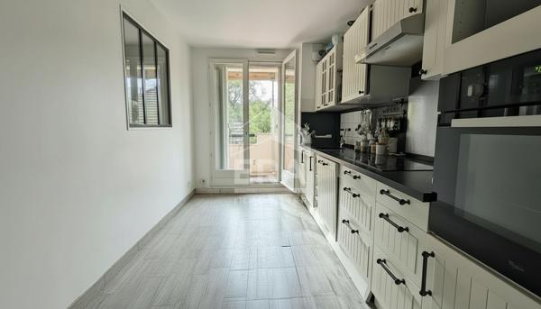 Rare à la vente, F3 avec balcon, Box et cave