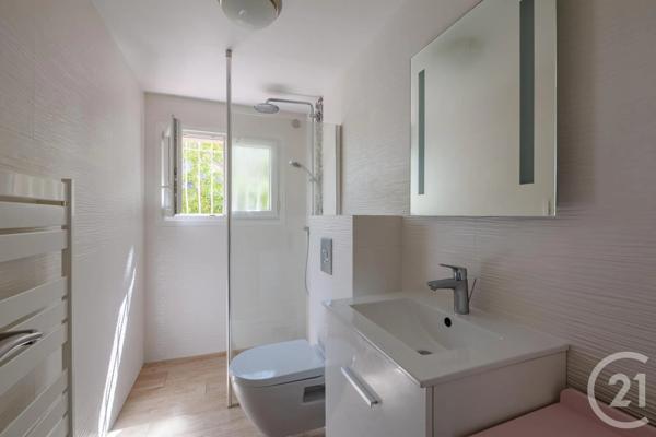 Maison à vendre  6 pièces - 149,23 m 2   STE MAXIME  - 83