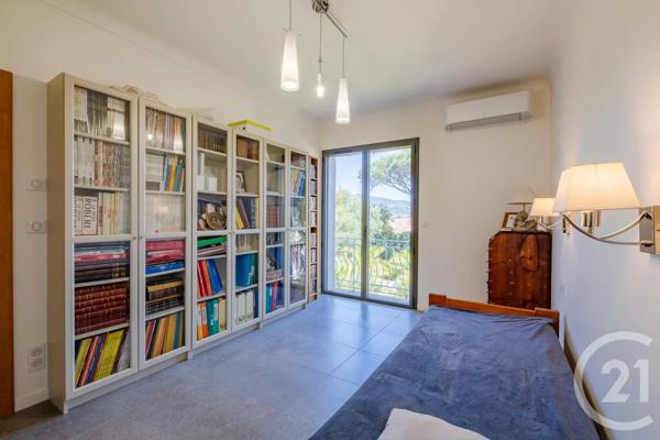 Maison à vendre  6 pièces - 149,23 m 2   STE MAXIME  - 83