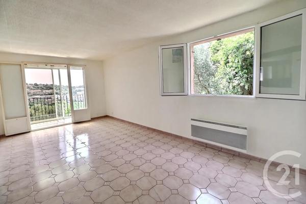 Maison à vendre  3 pièces - 74,30 m 2   ST RAPHAEL  - 83
