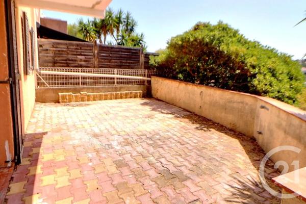 Maison à vendre  3 pièces - 74,30 m 2   ST RAPHAEL  - 83