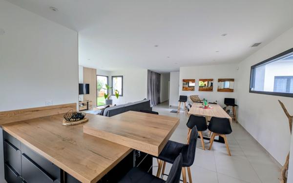 Maison à vendre    5 pièces •  Maraussan