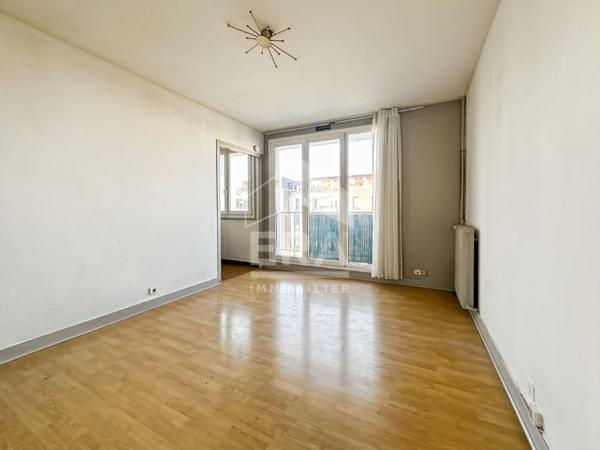 Studio Montreuil de  24,07m² avec  cave, parking et local vélo