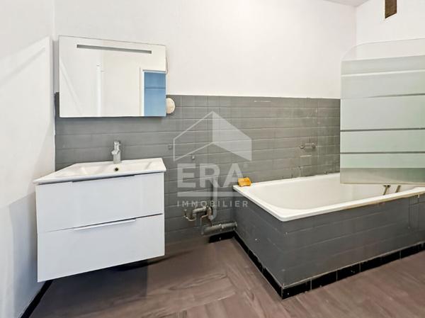 Studio Montreuil de  24,07m² avec  cave, parking et local vélo